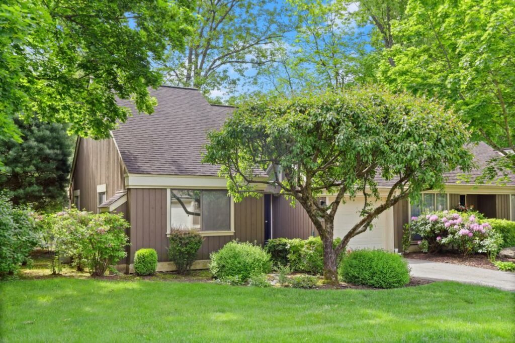 Condos For Sale Condonium in Heritage Hills, Somers Heritage Housing
