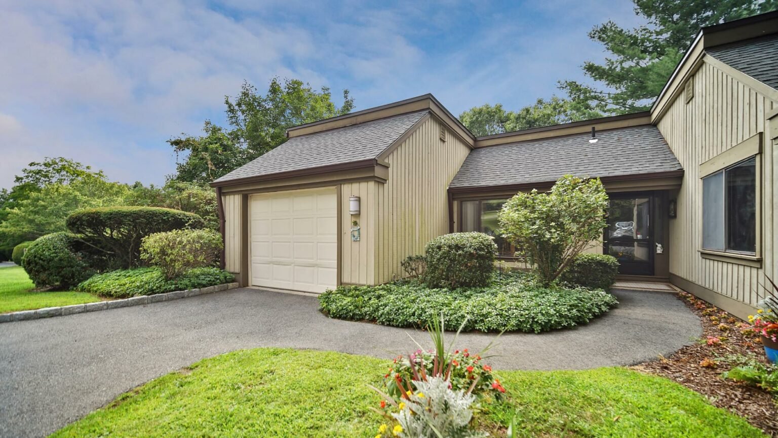 Condos For Sale Condonium in Heritage Hills, Somers Heritage Housing